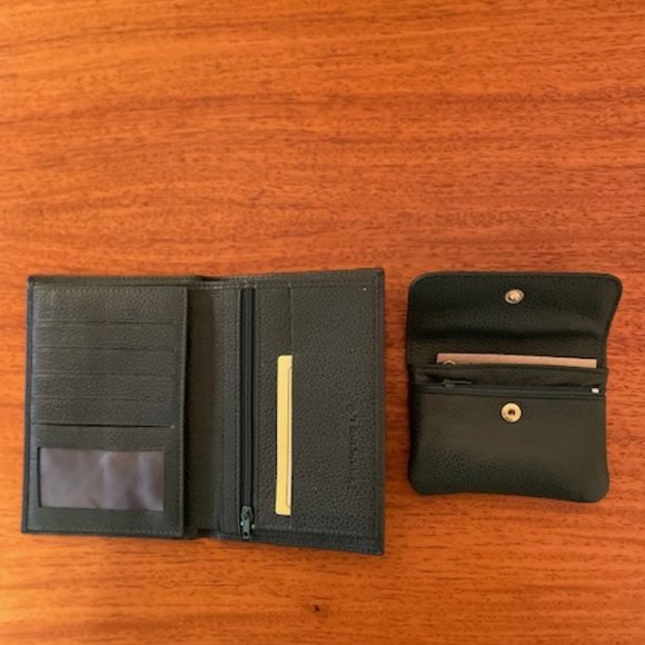 Green leather wallets and eyeglass case - Picture 2 of 3